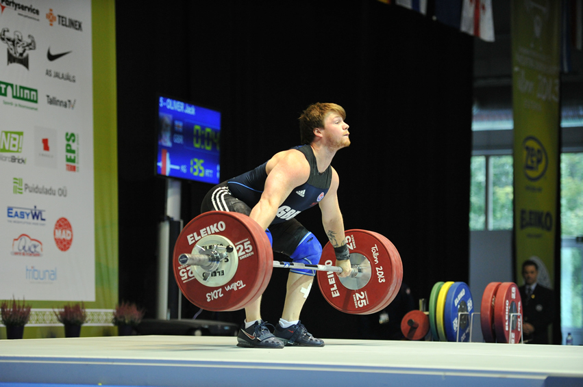 GB international Jack Oliver in the snatch first pull, shoulders over the bar